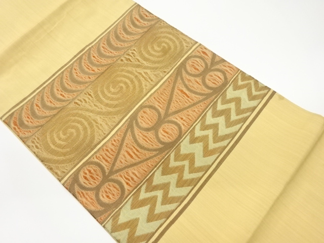 横段に幾何学模様織出し開き名古屋帯（額縁仕立て）